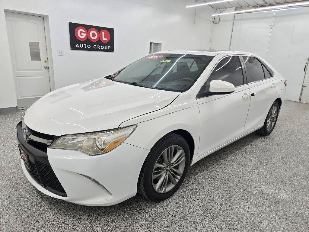 Used 2017 Toyota Camry SE w/ Moonroof Package FWD image 3