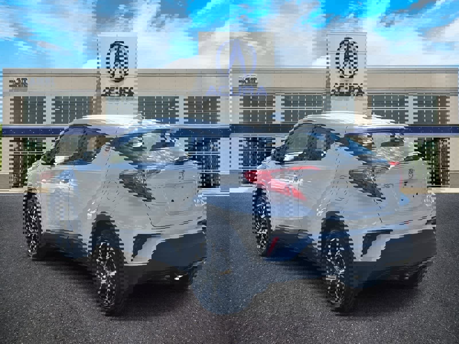 Used 2021 Toyota C-HR XLE image 3