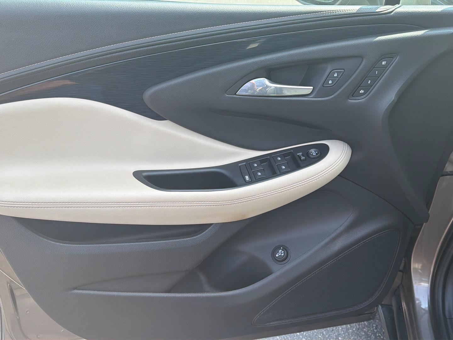 Certified 2018 Buick Envision Essence AWD/4WD image 28