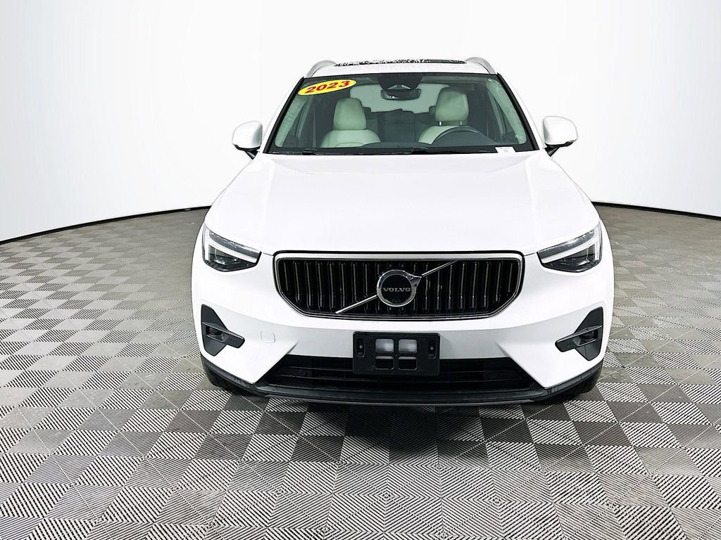 Used 2023 Volvo XC40 B5 Ultimate w/ Protection Package Premier image 4