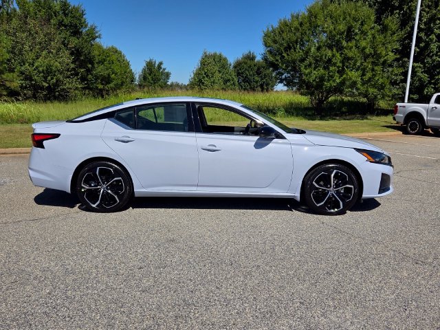 New 2026 Nissan Altima 2.5 SR w/ SR Premium Package FWD image 15