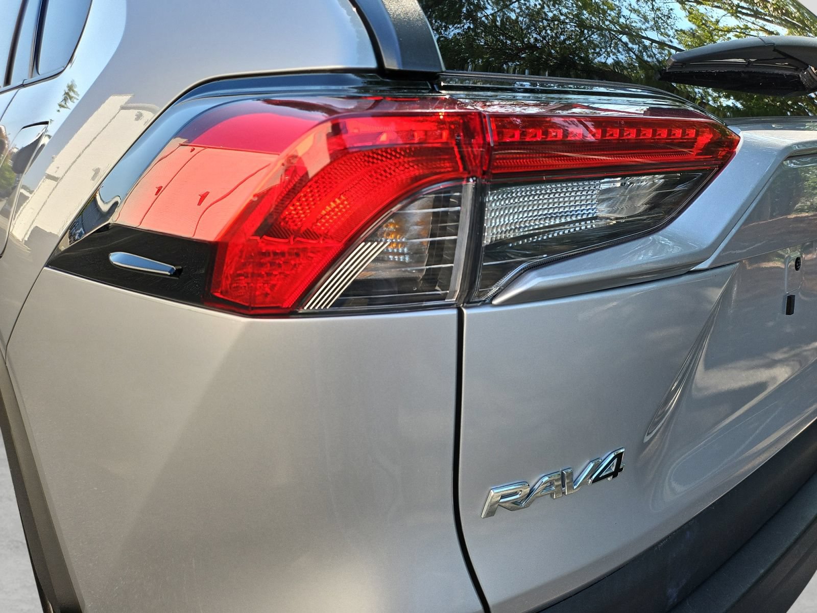 Used 2024 Toyota RAV4 XLE FWD image 20