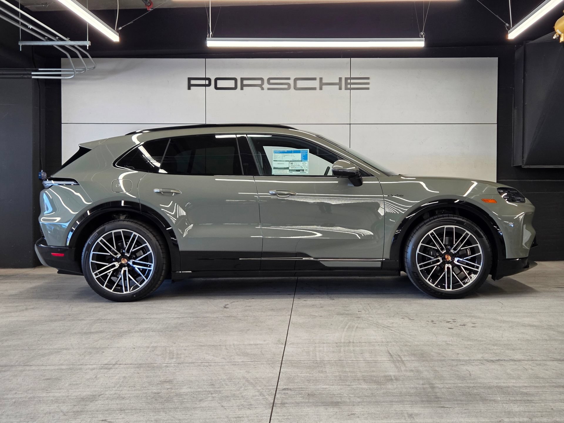 New 2026 Porsche Cayenne Electric AWD/4WD image 29