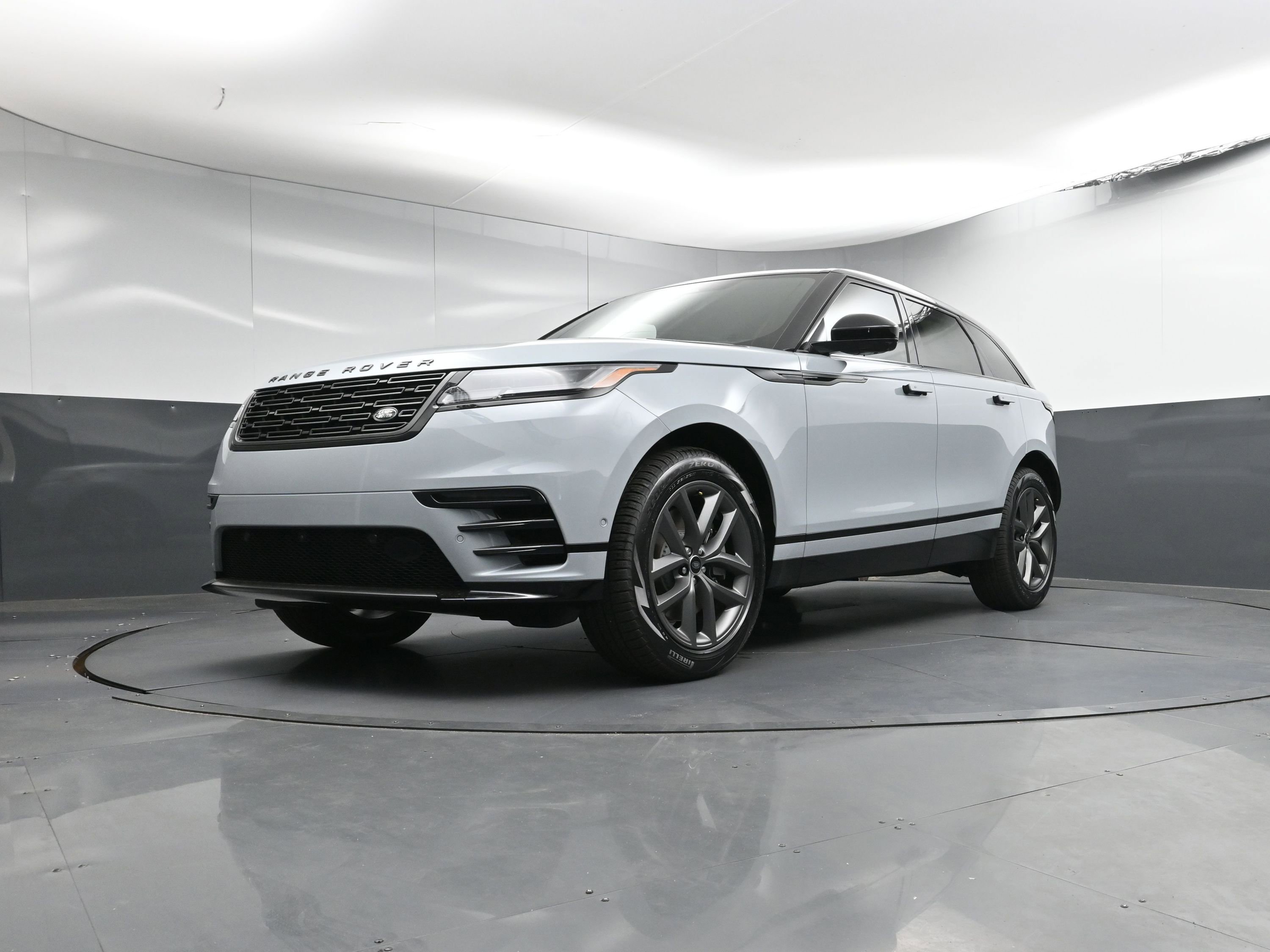 New 2026 Land Rover Range Rover Velar Dynamic SE image 26