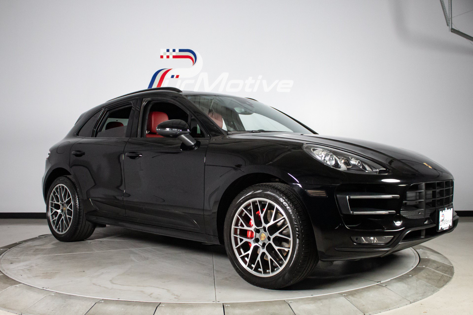 Used 2018 Porsche Macan Turbo AWD/4WD image 12