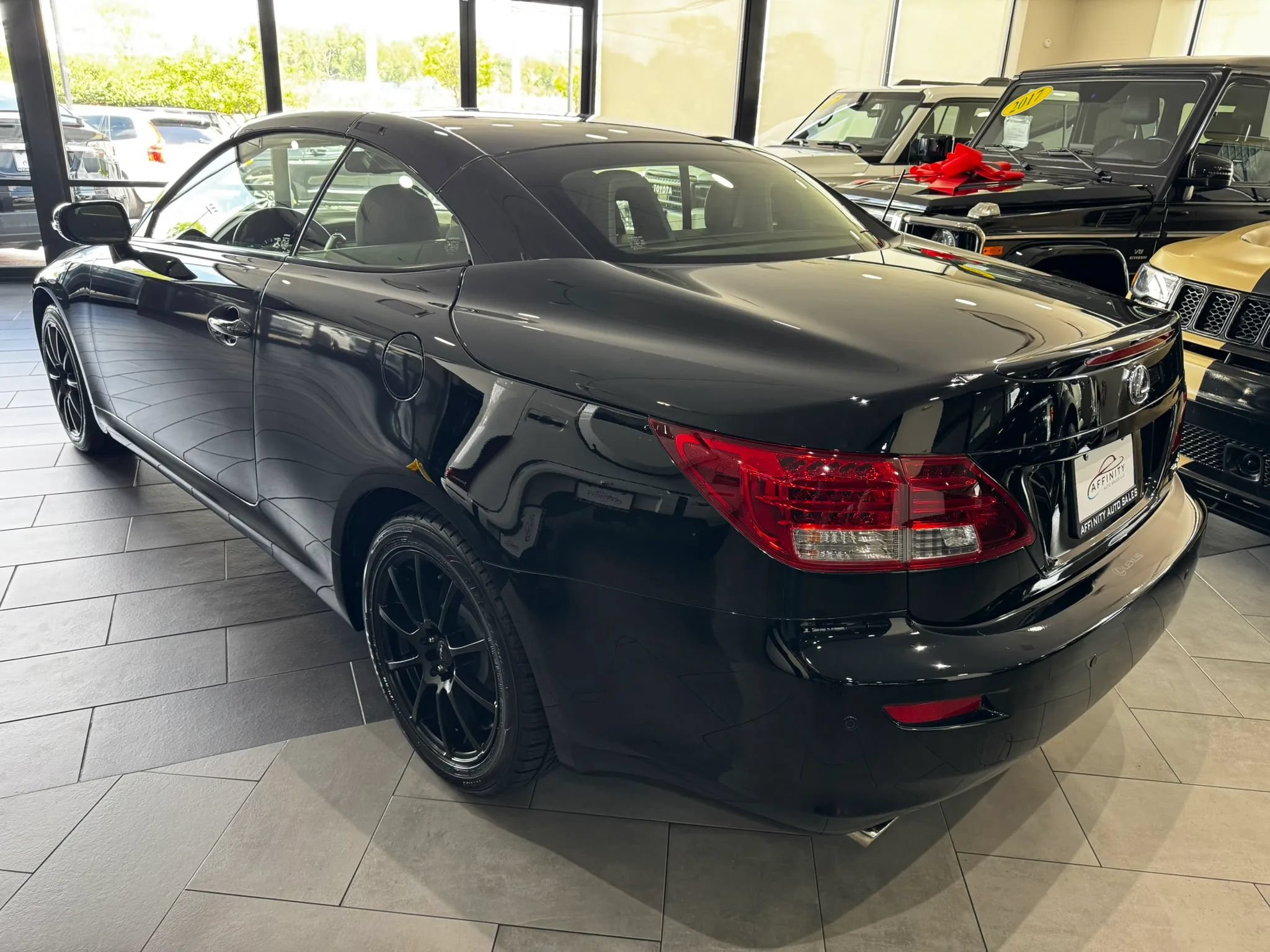Used 2013 Lexus IS 250C w/ Luxury Pkg RWD image 39