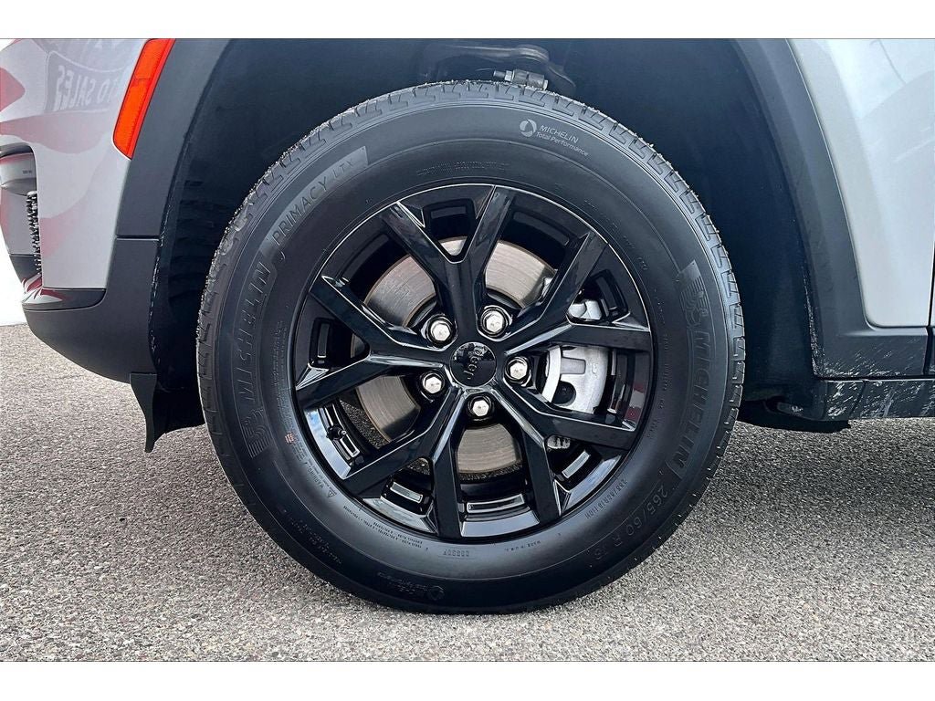 Used 2024 Jeep Grand Cherokee L Laredo AWD/4WD image 9