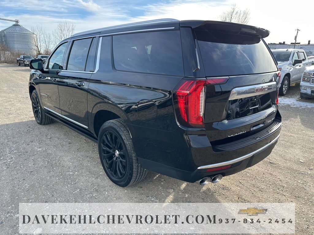 Used 2021 GMC Yukon XL Denali w/ Denali Premium Package image 3