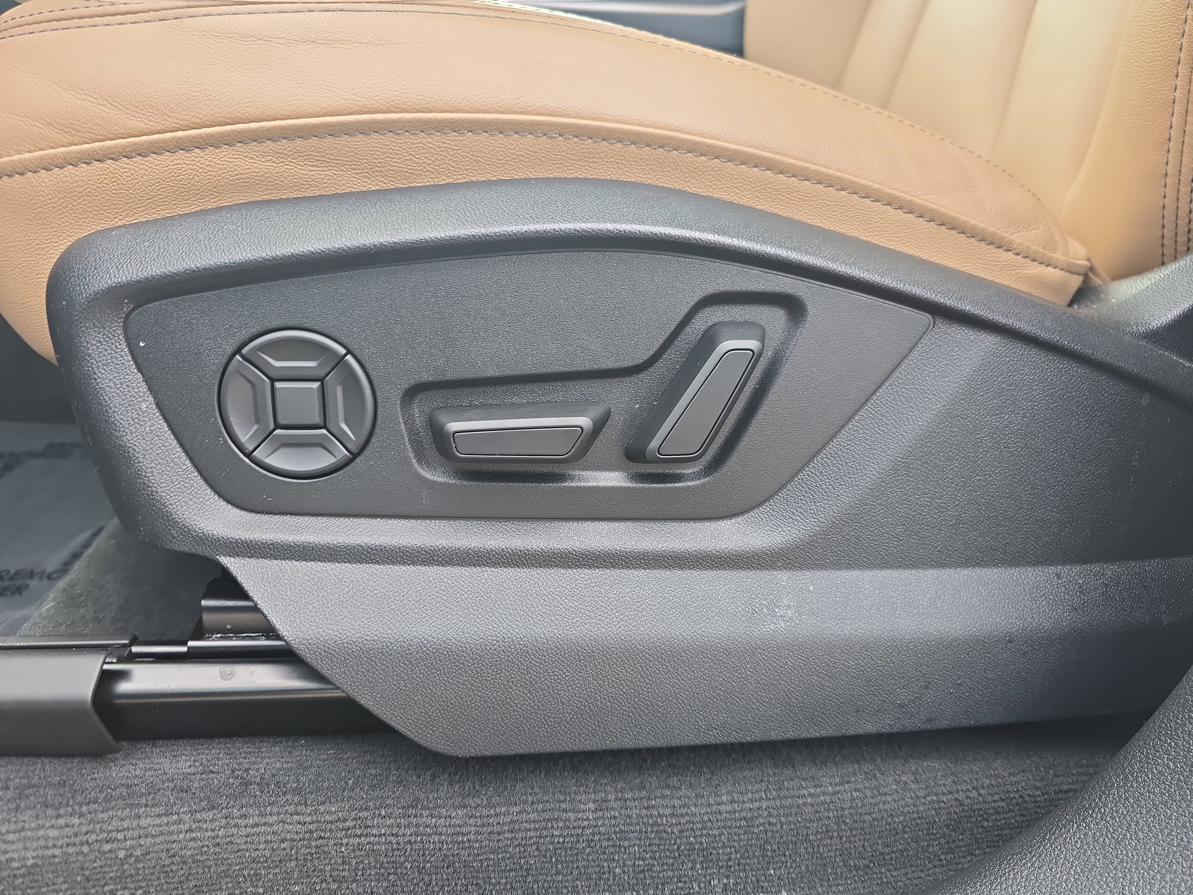 Certified 2025 Audi Q7 2.0T Premium w/ Convenience Package image 27