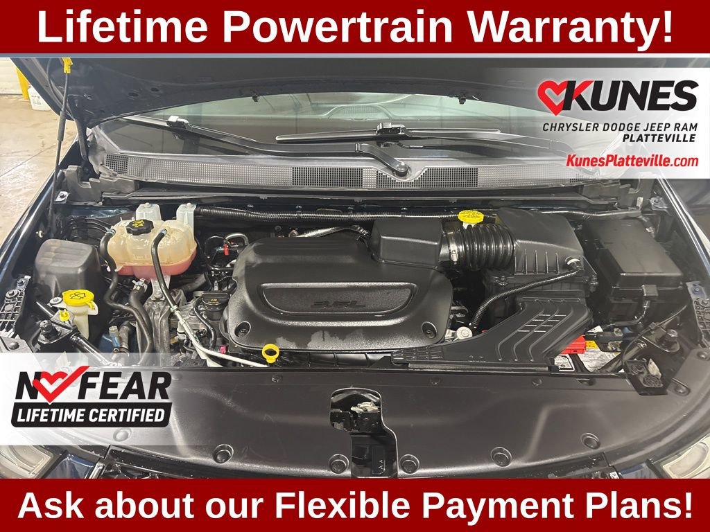 Used 2023 Chrysler Pacifica Touring-L image 28