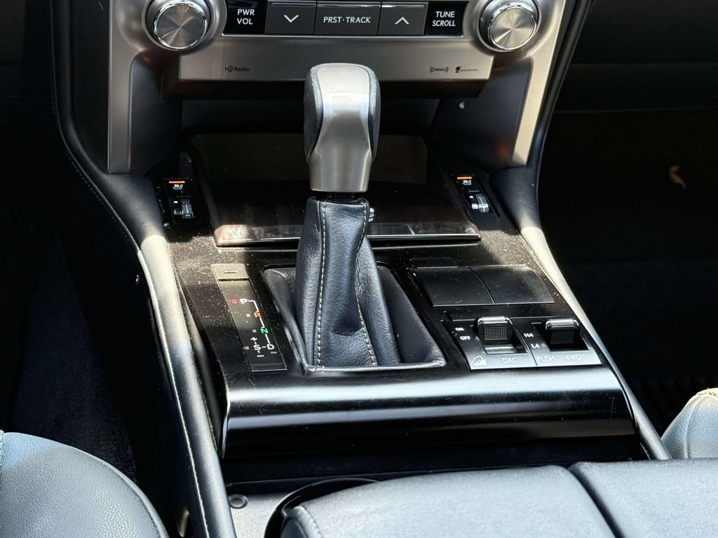 Used 2021 Lexus GX 460 w/ Accessory Package AWD/4WD image 18