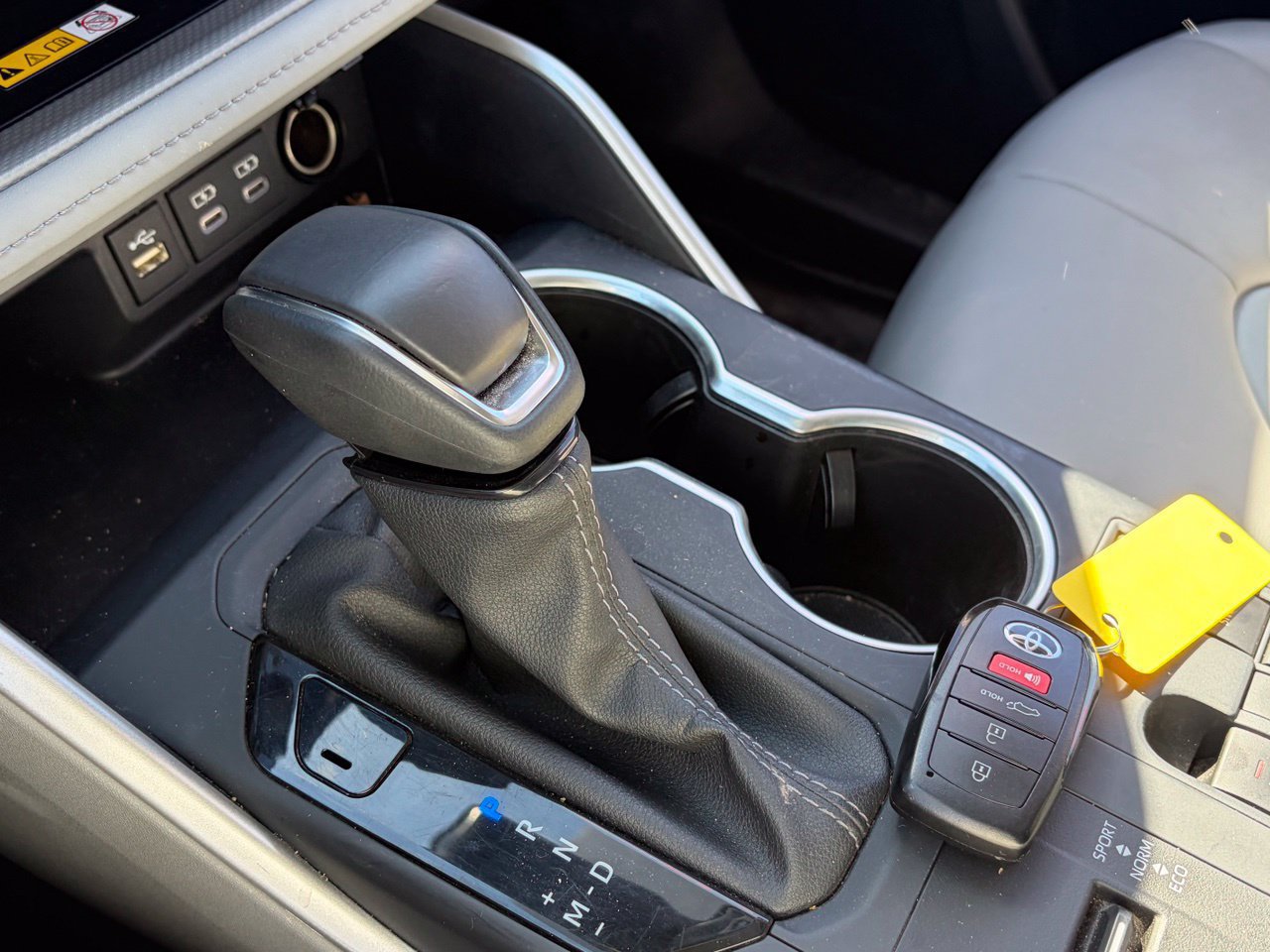 Used 2025 Toyota Highlander XLE FWD image 10