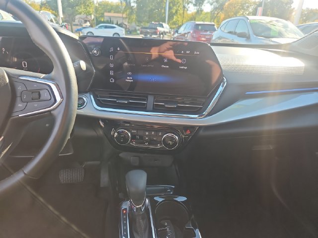 Used 2025 Chevrolet Trax LT w/ LT Convenience Package FWD image 18