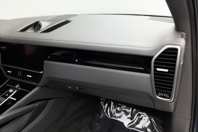 Used 2019 Porsche Cayenne image 30