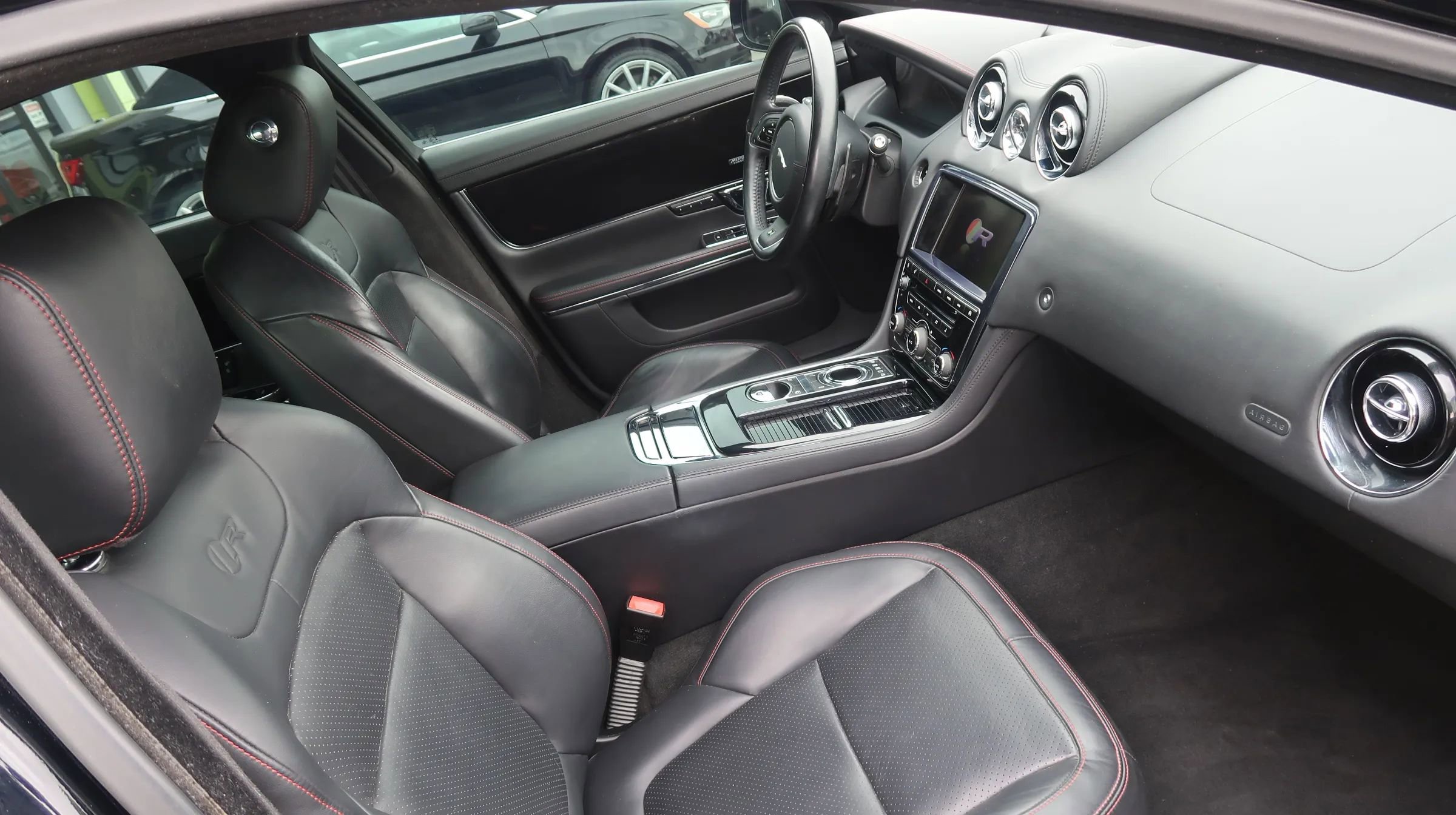 Used 2014 Jaguar XJ R LWB image 25