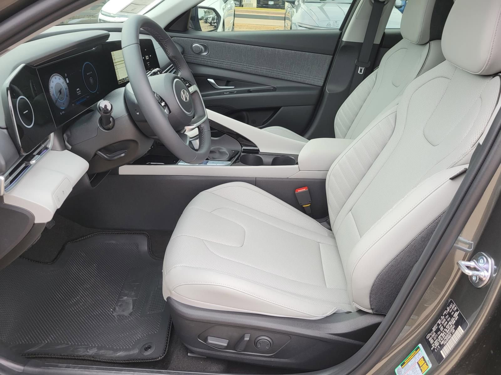 New 2026 Hyundai Elantra Limited FWD image 14