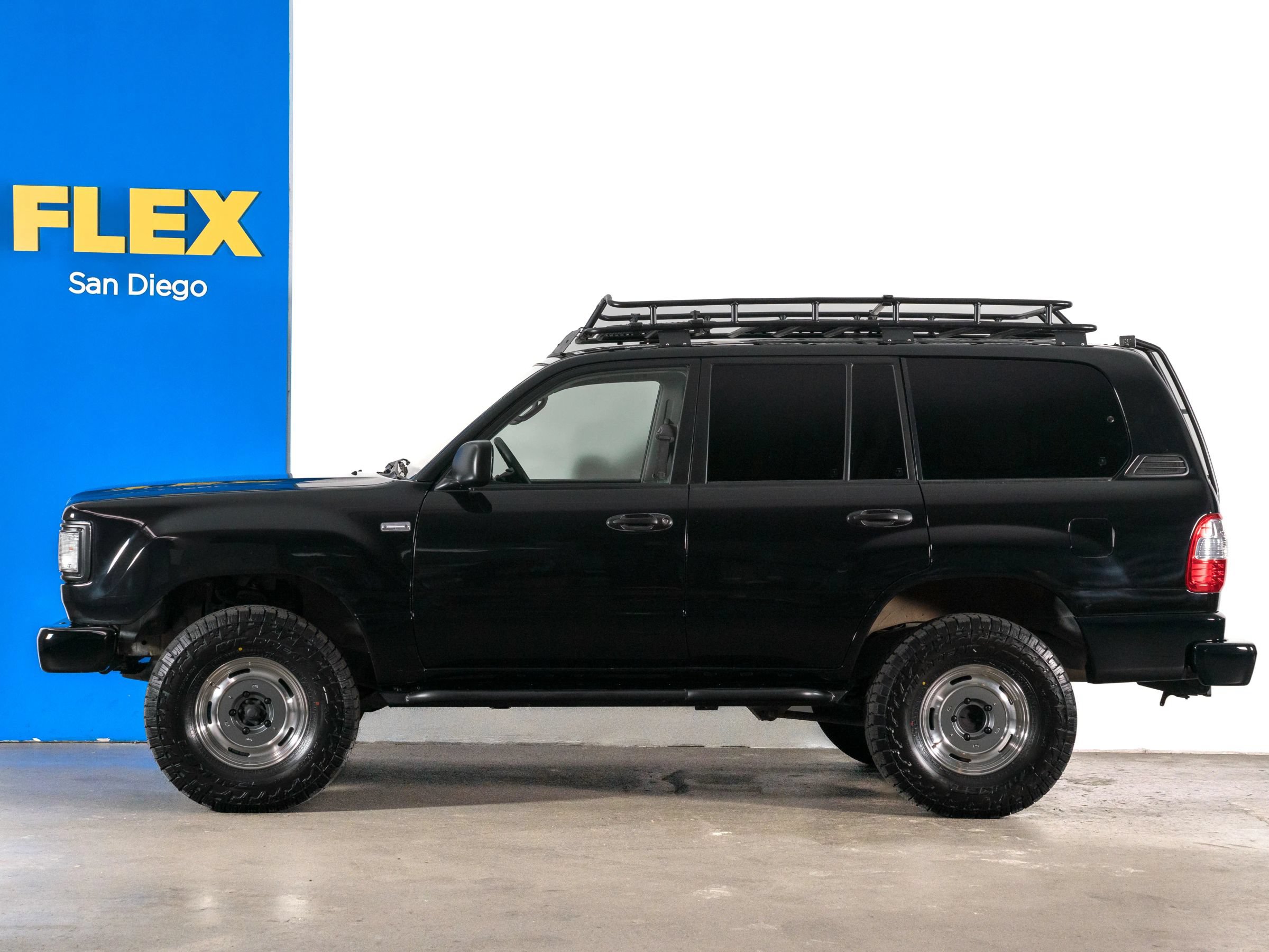Used 2004 Toyota Land Cruiser AWD/4WD image 2
