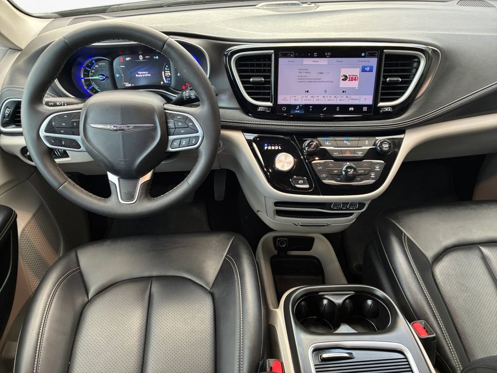 Used 2024 Chrysler Pacifica Select image 19