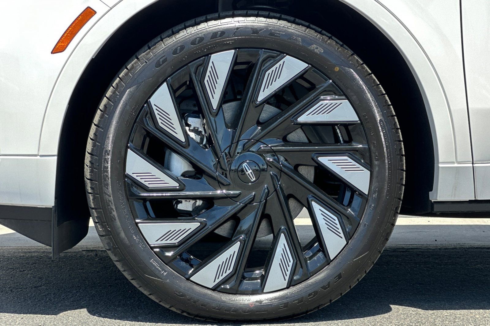 New 2026 Lincoln Nautilus Black Label w/ Jet Appearance Package AWD/4WD image 25