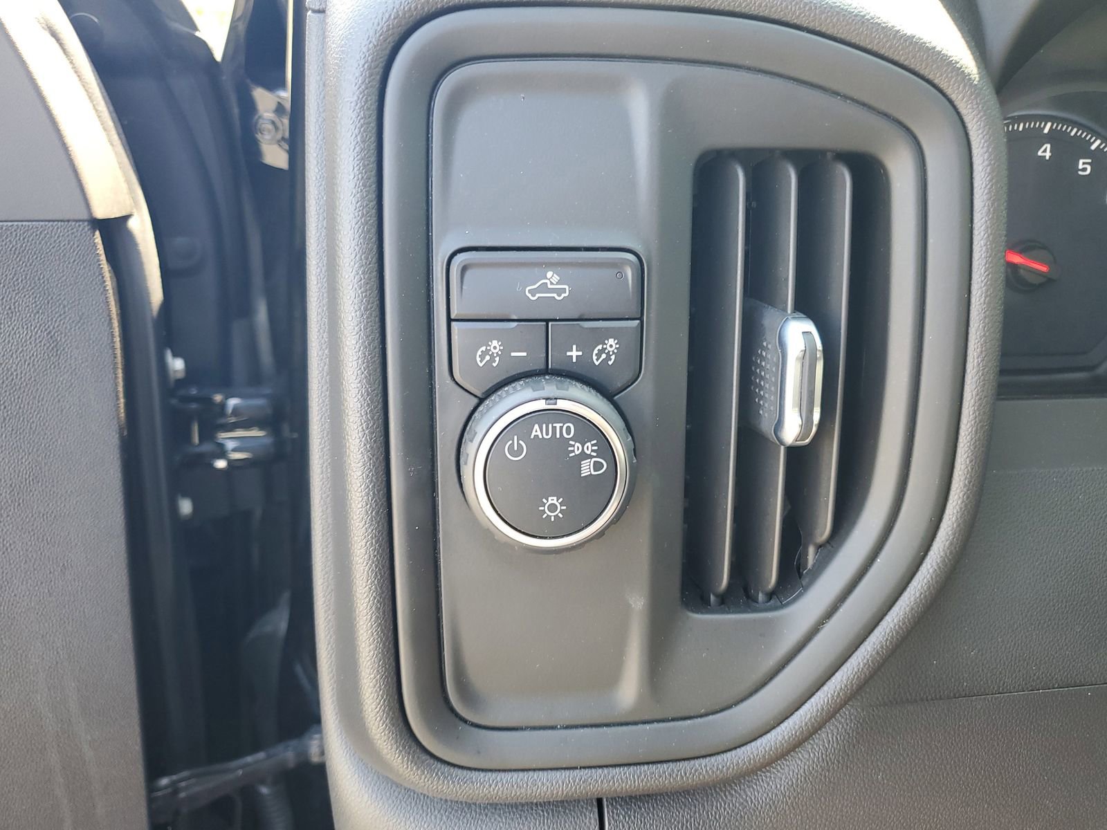Used 2022 Chevrolet Silverado 1500 Custom image 19