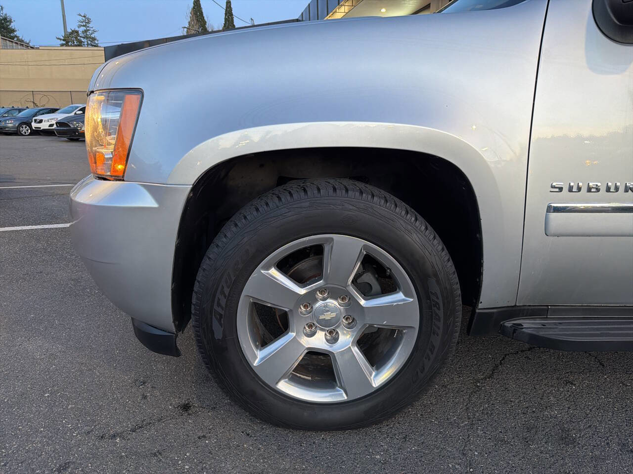 Used 2013 Chevrolet Suburban LTZ image 13