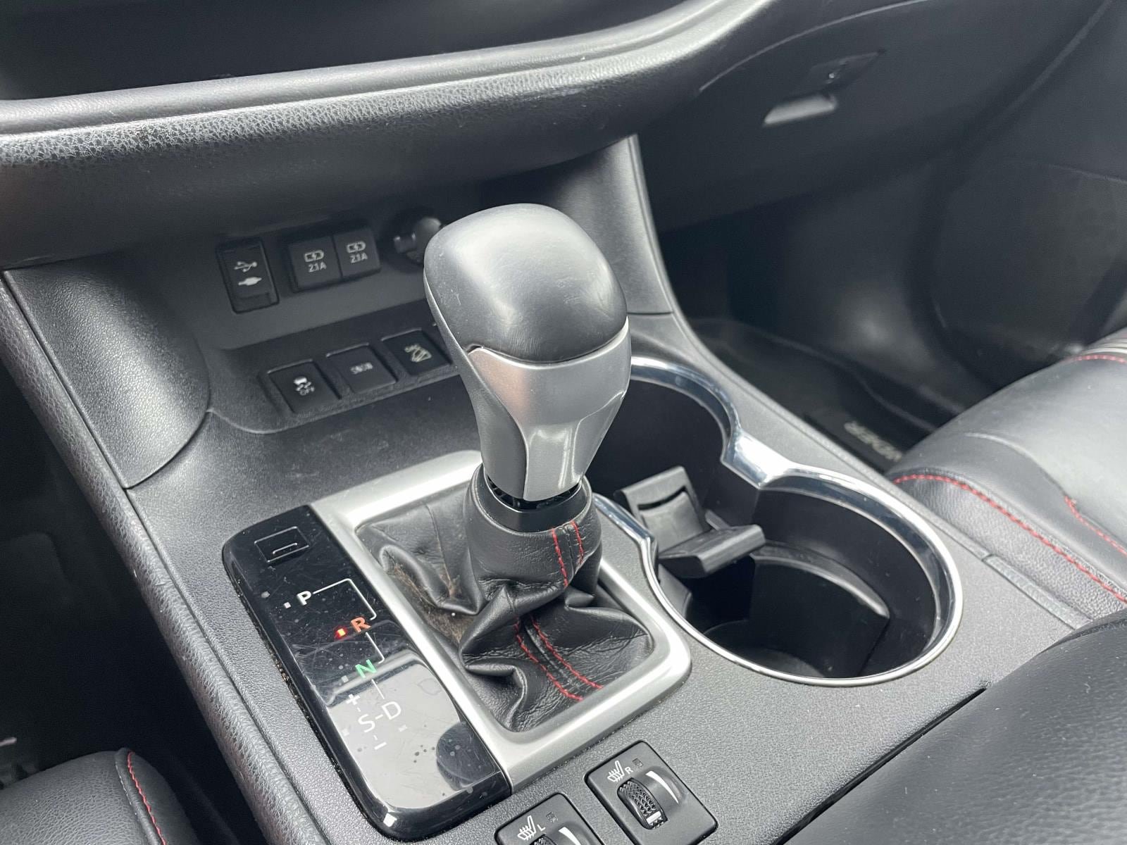 Used 2019 Toyota Highlander SE AWD/4WD image 30