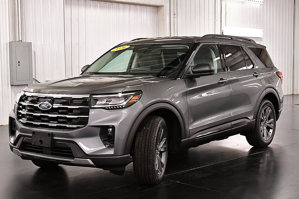 New 2026 Ford Explorer Active w/ Active Comfort Package AWD/4WD image 3
