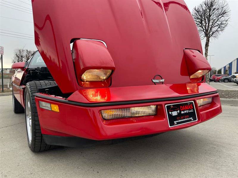 Used 1990 Chevrolet Corvette Convertible RWD image 87