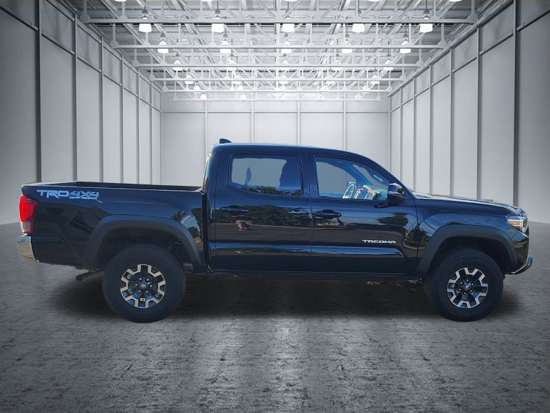 Used 2017 Toyota Tacoma TRD Off-Road w/ Tow Package (A/T) AWD/4WD image 5