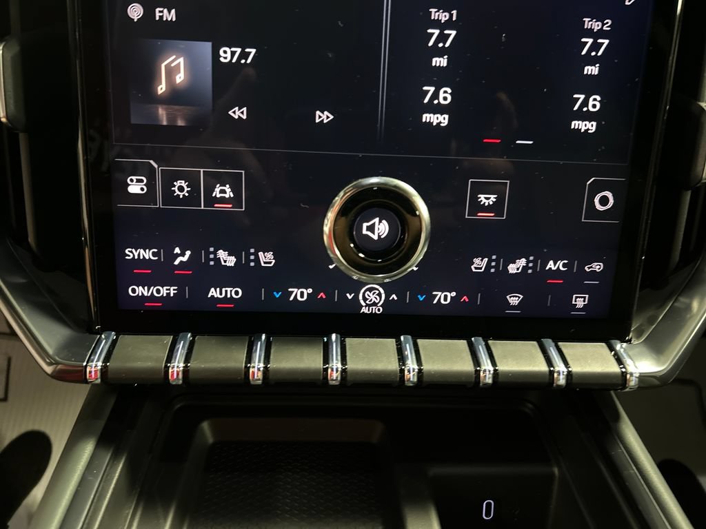 New 2027 GMC Acadia AT4 w/ Luxury Package AWD/4WD image 17