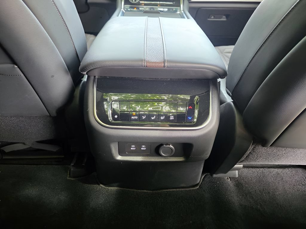 Used 2025 Nissan Armada Platinum Reserve AWD/4WD image 12