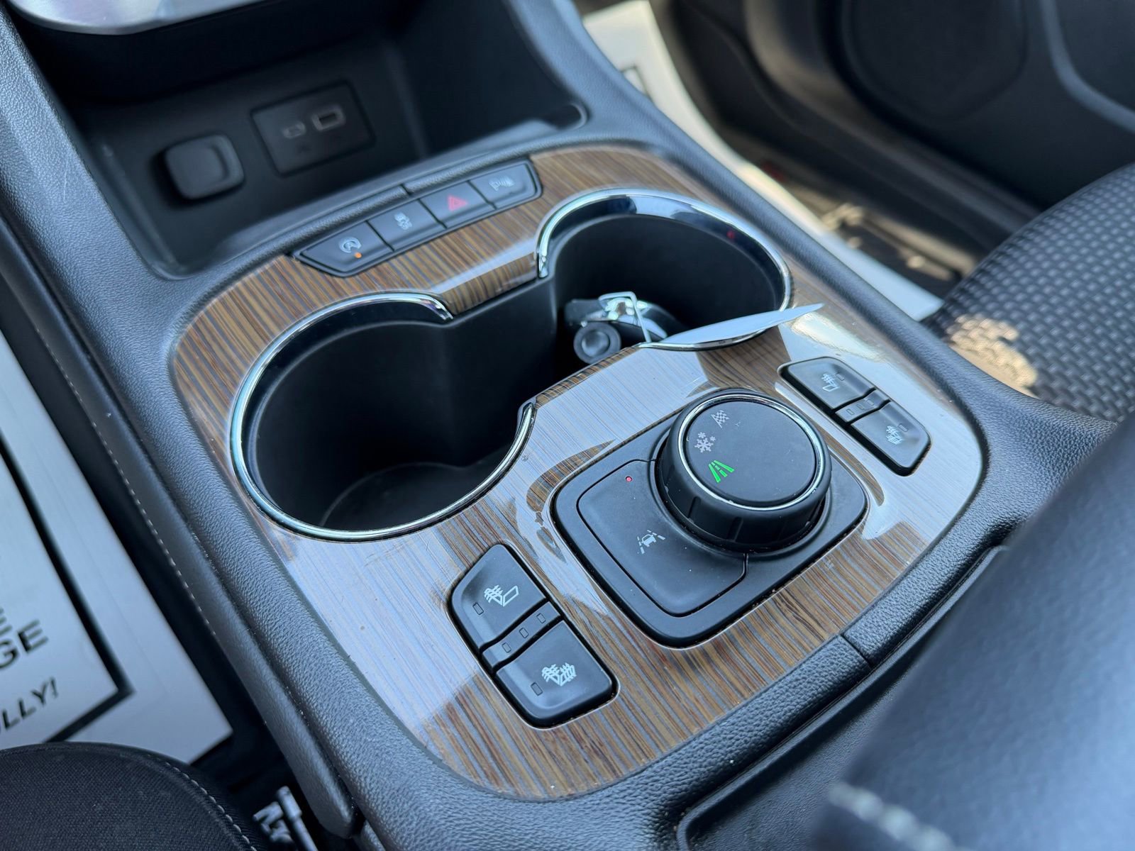 Used 2022 GMC Acadia SLE w/ Driver Convenience Package image 24