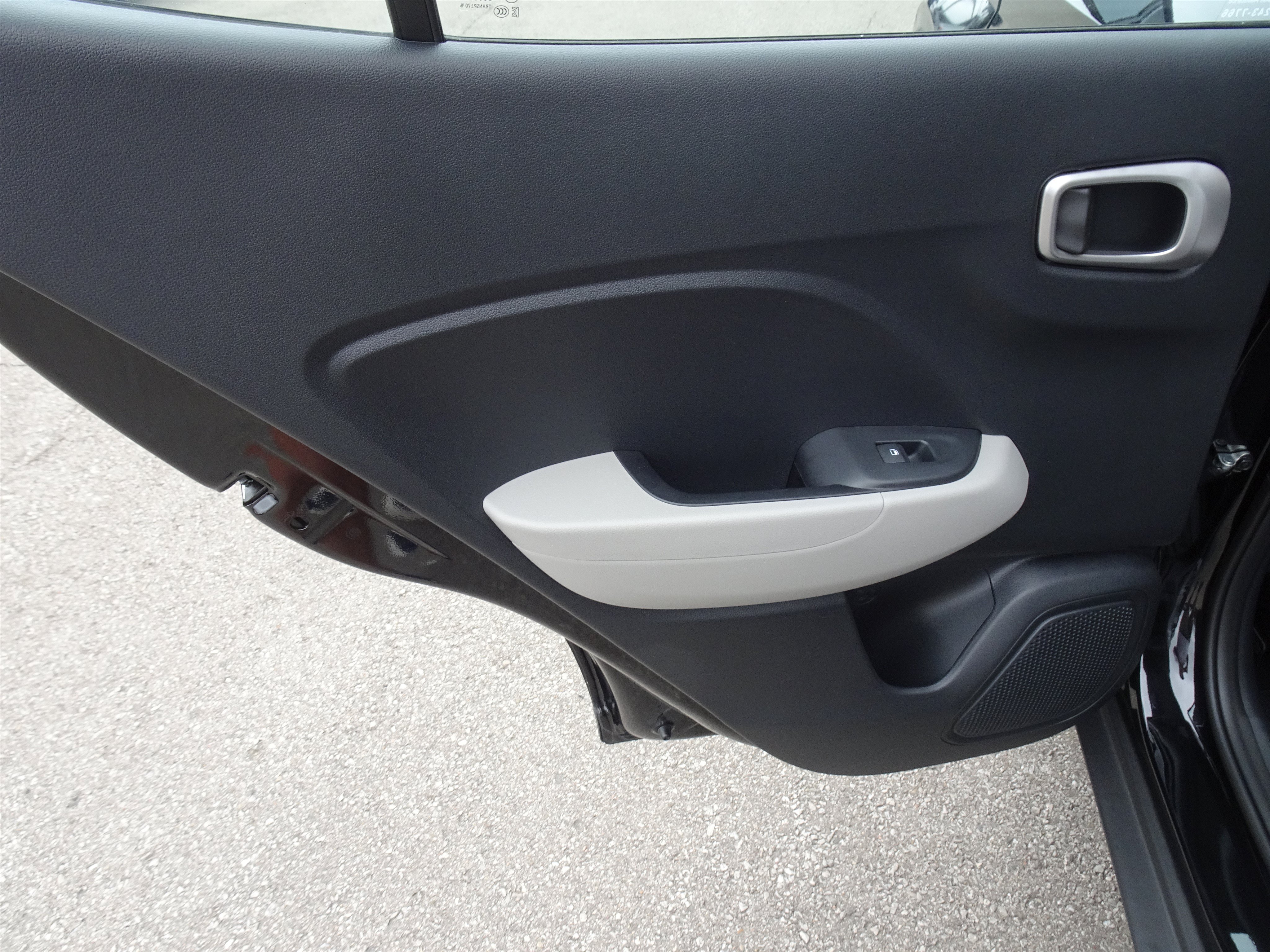 Used 2023 Hyundai Venue SEL FWD image 16