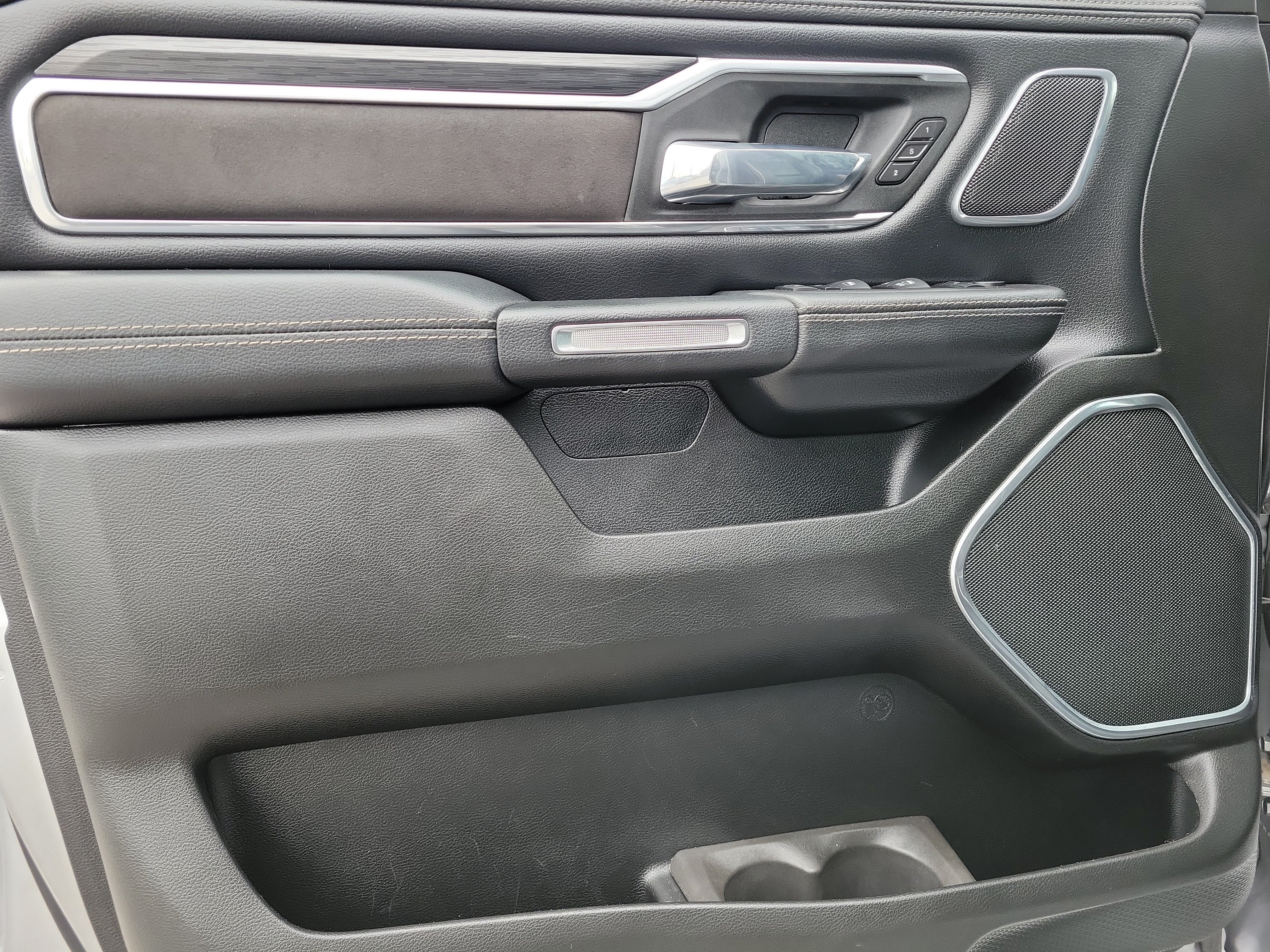 Used 2023 RAM 1500 Laramie AWD/4WD image 11