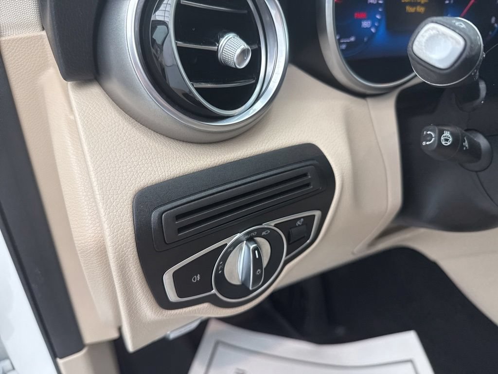 Used 2020 Mercedes-Benz GLC 300 4MATIC image 21