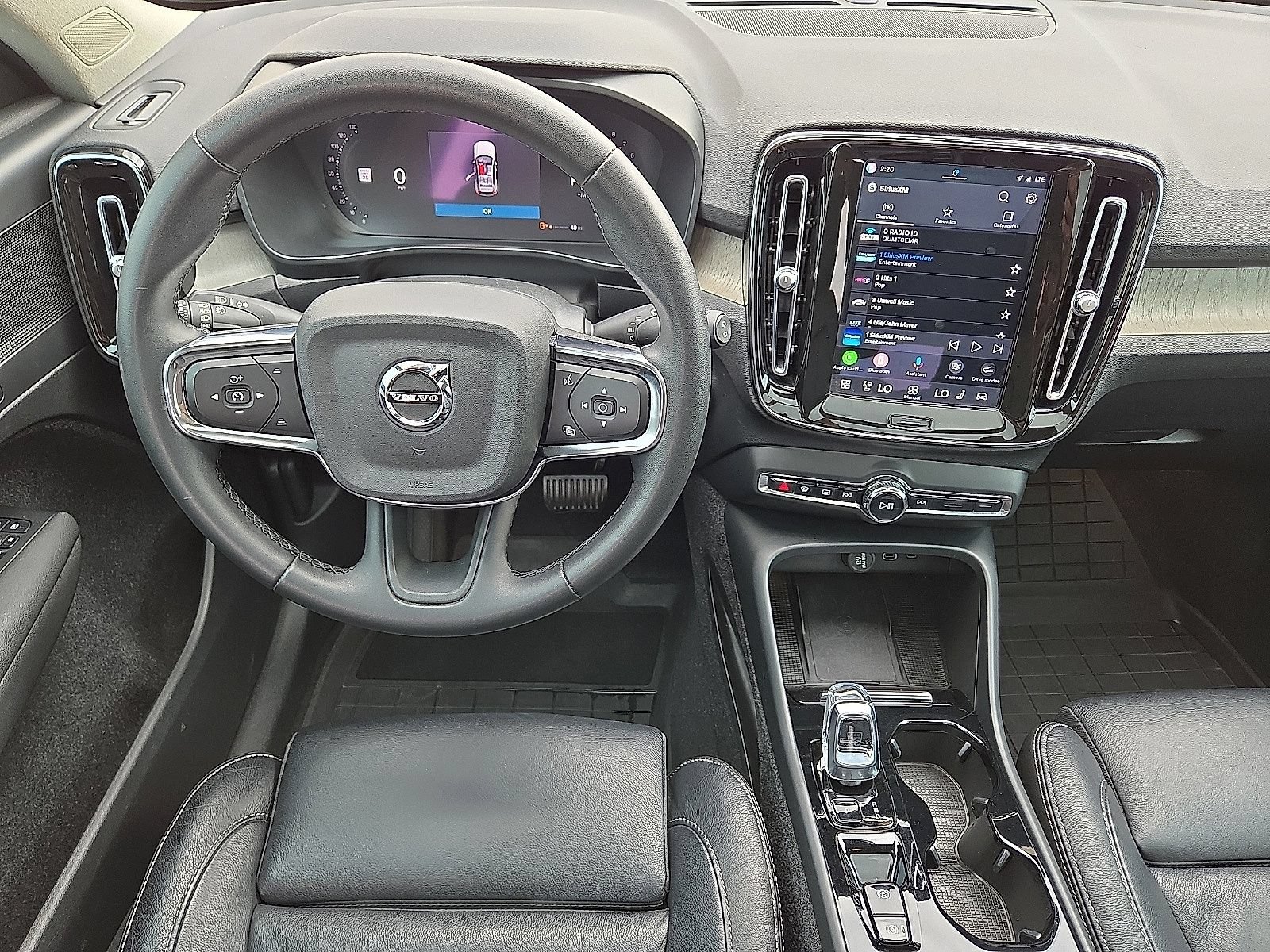 Used 2023 Volvo XC40 B5 Plus AWD/4WD image 19