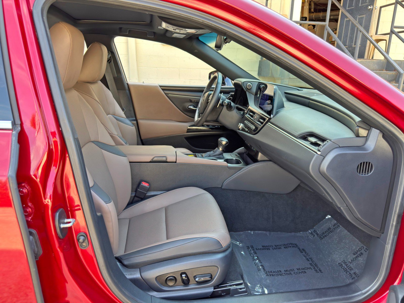 Used 2025 Lexus ES 300h w/ Premium Package FWD image 16