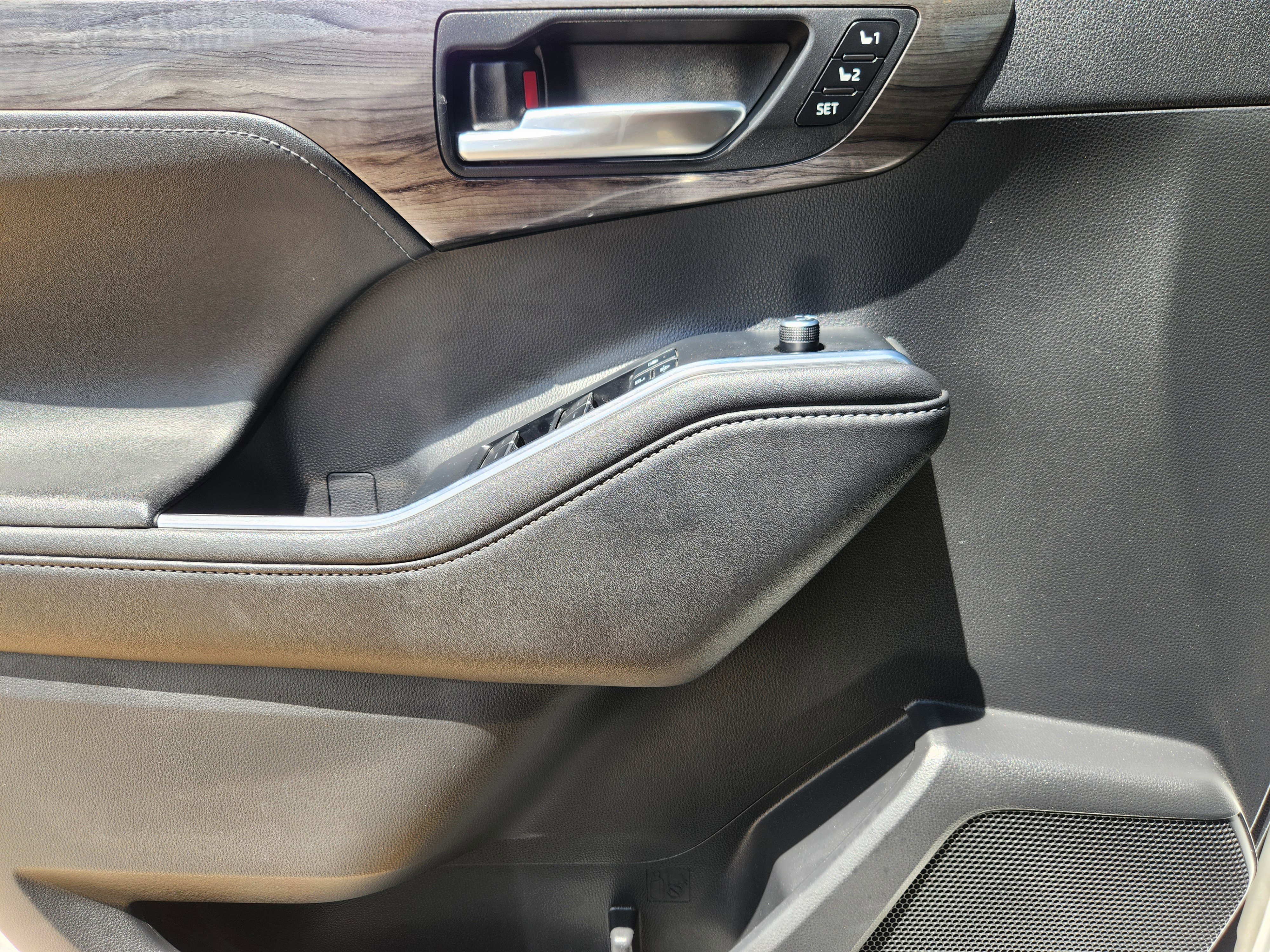 Used 2020 Toyota Highlander Platinum image 17