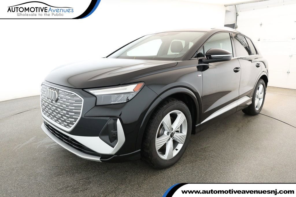 Used 2025 Audi Q4 e-tron Premium image 1