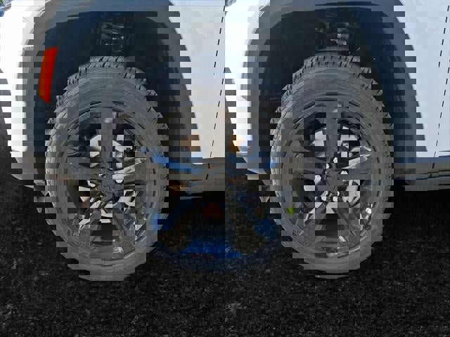 New 2025 Jeep Grand Cherokee Altitude image 32