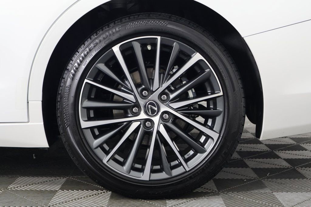 Certified 2025 Lexus ES 300h w/ Premium Package image 16