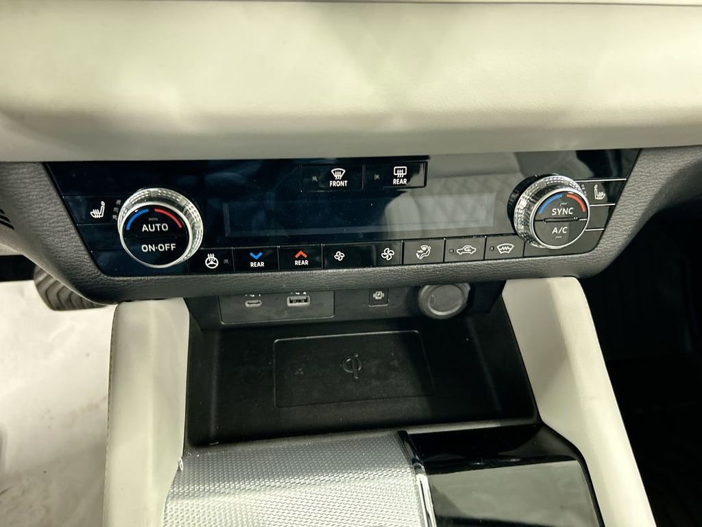 Used 2023 Mitsubishi Outlander SEL AWD/4WD image 17