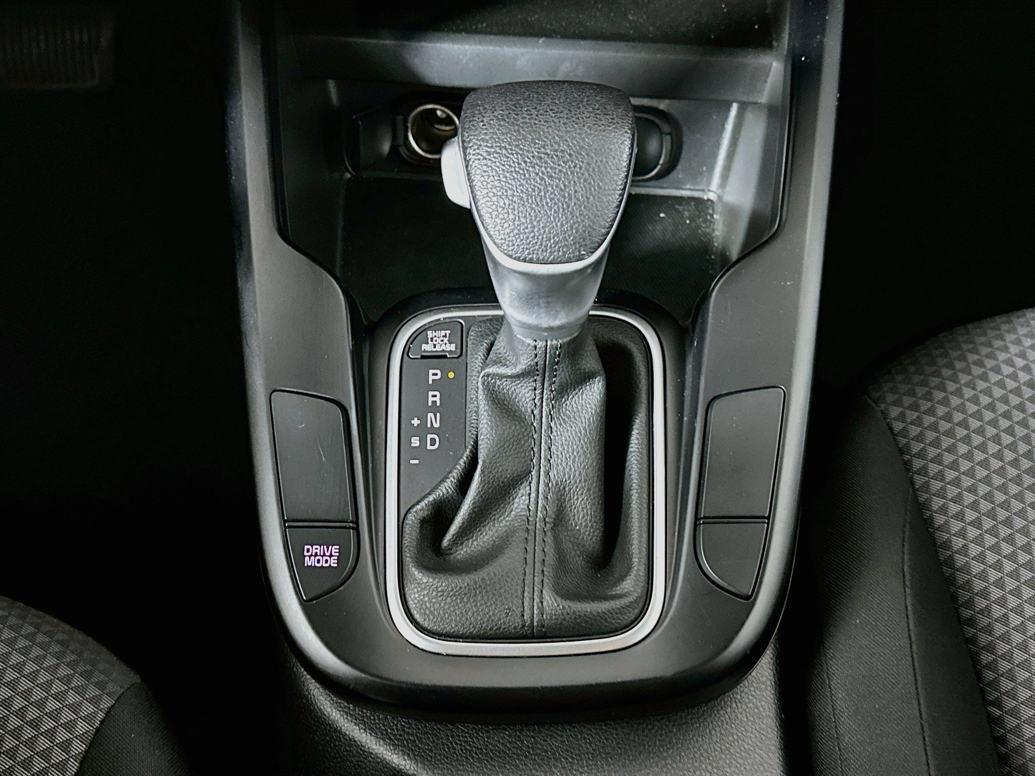 Used 2025 Kia Soul LX w/ LX Technology Package FWD image 24