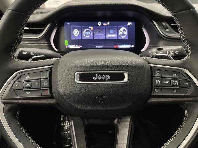 Used 2023 Jeep Grand Cherokee Limited w/ Luxury Tech Group II image 16