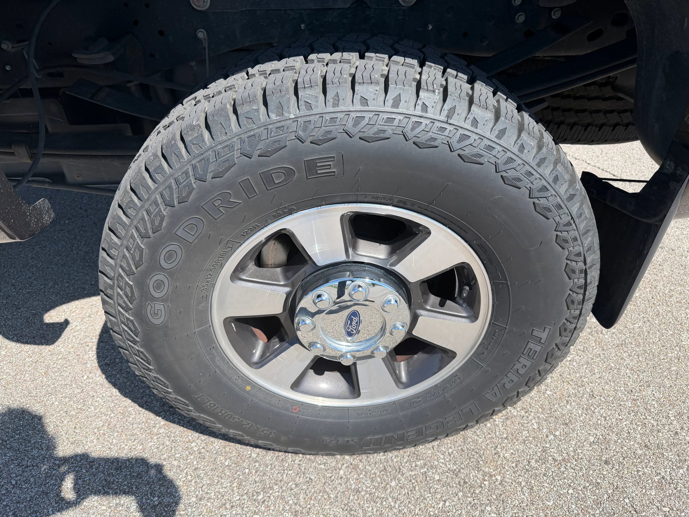 Used 2015 Ford F350 Lariat image 2