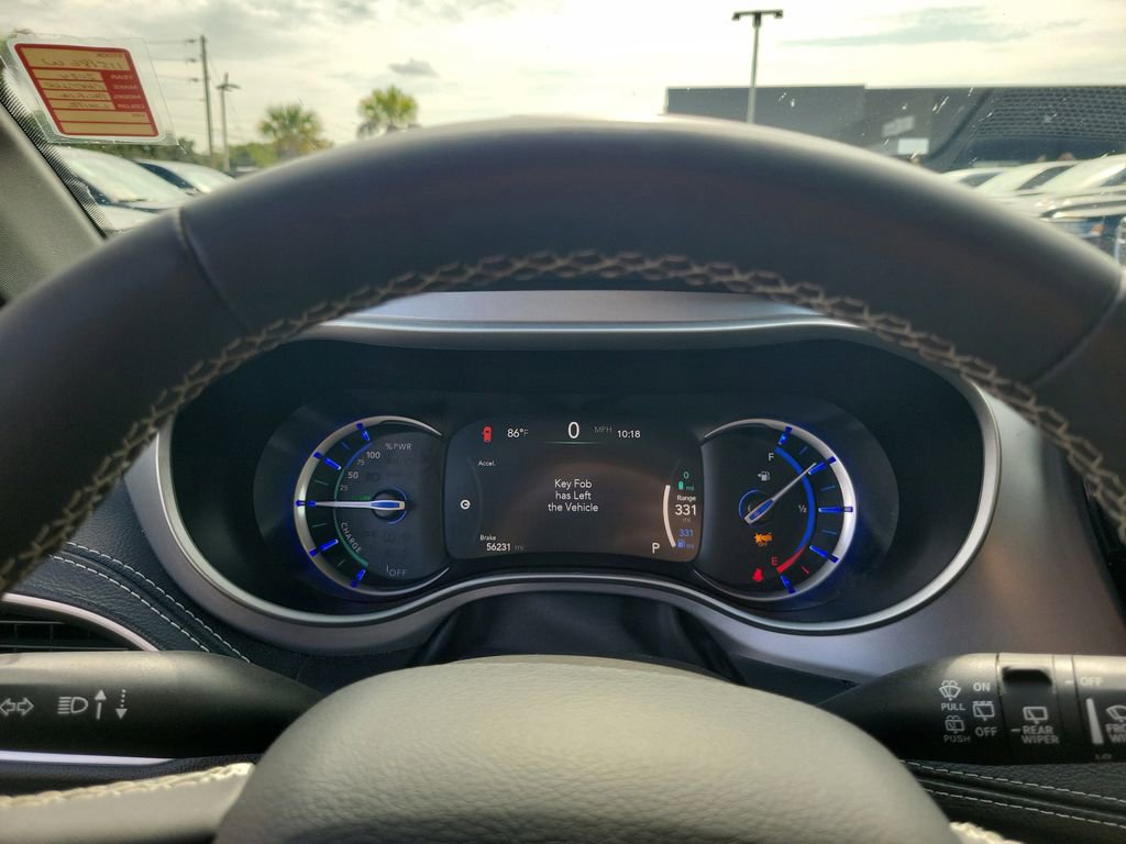 Used 2024 Chrysler Pacifica Limited FWD image 32