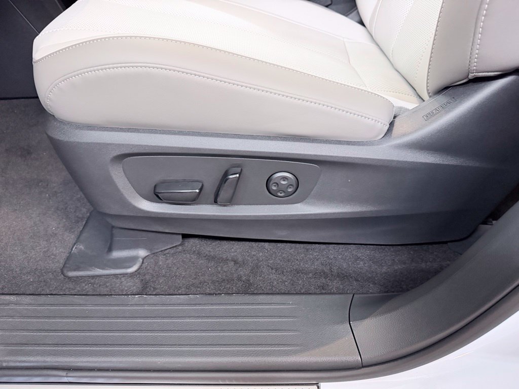 New 2027 INFINITI QX60 Luxe w/ Cargo Package FWD image 11