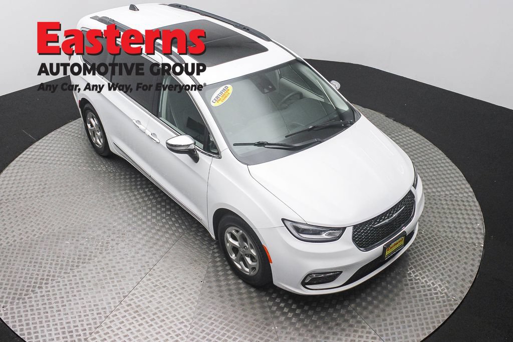Used 2023 Chrysler Pacifica Limited FWD image 3