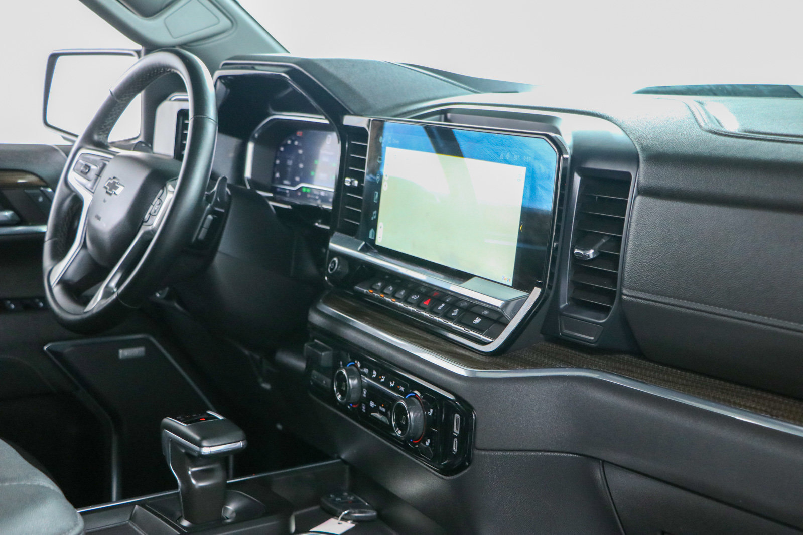 Used 2024 Chevrolet Silverado 1500 LT Trail Boss w/ LT Trail Boss Premium Package AWD/4WD image 29