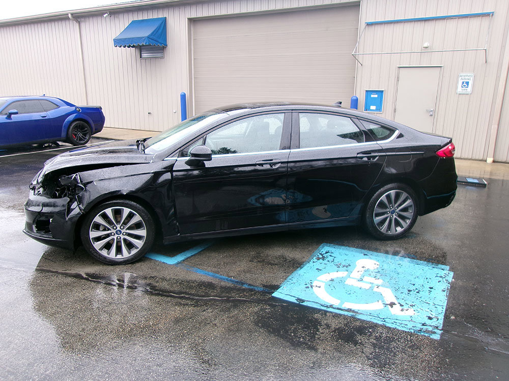 Used 2020 Ford Fusion SE image 3